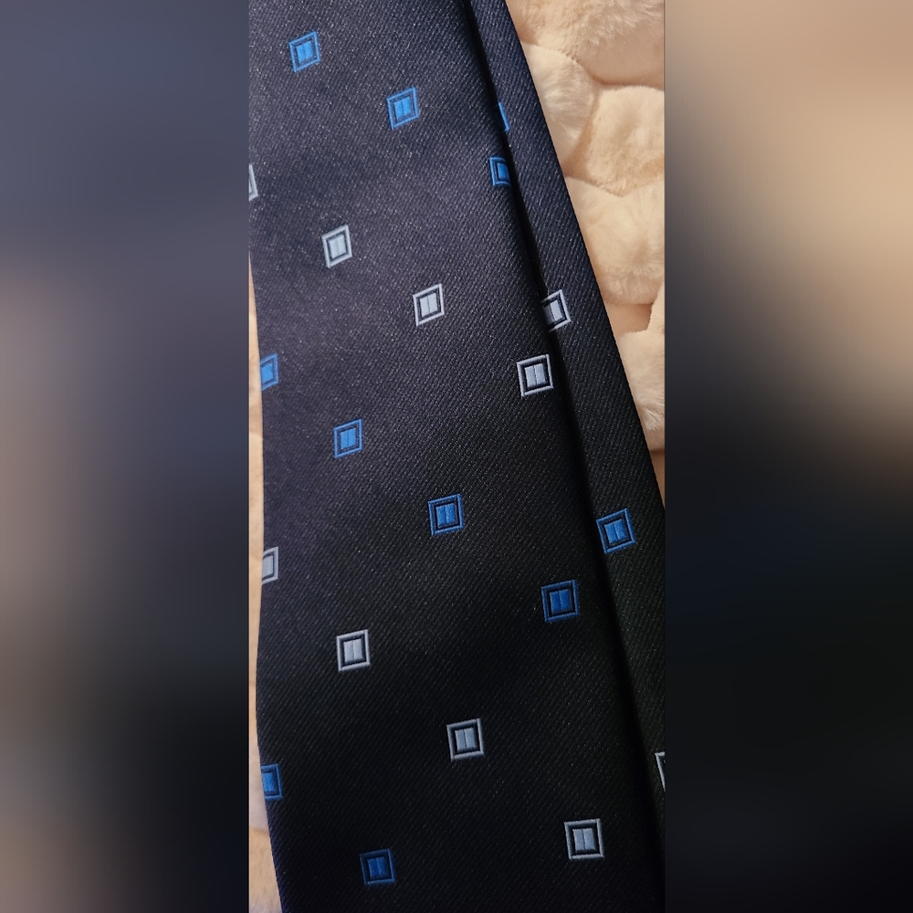 Vintage Elegant Navy, White and Blue Patterned Men's Tie. Adult/teen/child